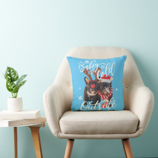 Baby Het is koud buiten kerstfeestbolle hond. Kussen
