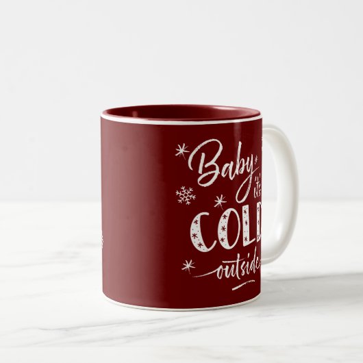 Baby Het is koud buiten Maroon Two-Tone Tweekleurige Koffiemok (Voorkant rechts)