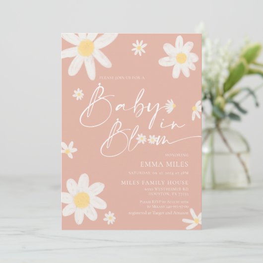 Baby in Bloom Baby shower Invitation rose Daisy (Debout devant)