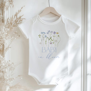 Baby in Bloom Blauwe wilde bloemen bloemmotief Romper
