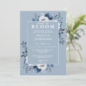 Baby in Bloom Dusty Blue Floral Foto Baby shower Kaart (Staand voorkant)