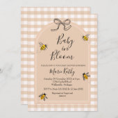 Baby in Bloom Rustic Bee Daisy Invitation (Devant / Derrière)