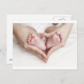 Baby in de handen van de moeder briefkaart (Voorkant / Achterkant)