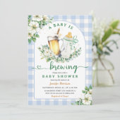 Baby is Brouwen Bier Baby shower Boy Blue Gingham Kaart (Staand voorkant)