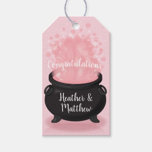 Baby is een gradenschoen met een gothisch roze mei cadeaulabel (Voorkant)