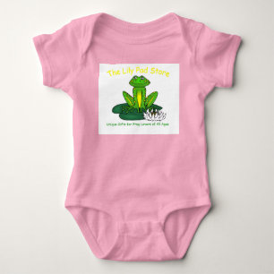 Baby kikker op een waterlelie roze rompertje romper