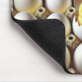 Baby kuiken in eierkarton muismat (Hoek)