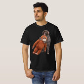 Baby Macaque Hugging Plush Cute Monkey Monkey Punc T-shirt (Voorkant volledig)