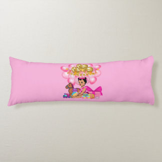 Baby Meisje in Roze Lichaamskussen