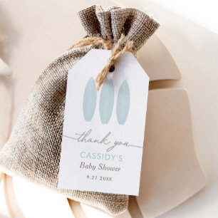 Baby op bord blauwe surfplank baby shower cadeaulabel