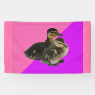 Baby op roze frambozen en Paarse sorbet Spandoek