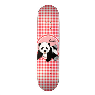 Baby Panda; Rode en Witte Gingham Skateboard