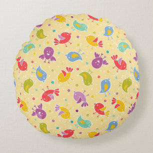 Baby-patroon met schattige vogels rond kussen