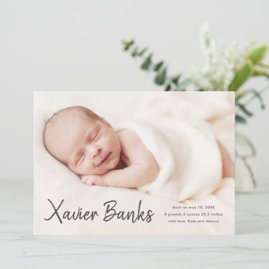 Baby photo moderne nom de script faire-part de nai (Debout devant)