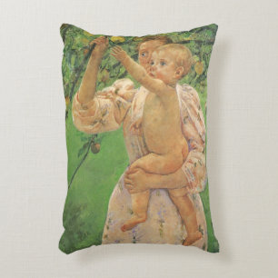 Baby Reaching for an Apple van Mary Cassatt Accent Kussen