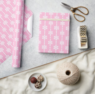 Baby Roze en Witte Winter Sneeuwvlokken Patroon Cadeaupapier