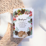 Baby shower de cerfs de Merci de Wreath d'hiver<br><div class="desc">Une carte de remerciement pour accompagner nos invitations "Wreath Winter & Baby Deer Woodland Baby shower". Ce dessin présente une belle couronne peinte à la main de champignons sauvages, de cônes de pin, de glands et de baies rouges, avec un cerf courbé au fond de la carte. À l'intérieur de...</div>