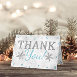 Baby shower de Noël du garçon bleu en hiver Merci<br><div class="desc">Dites merci avec style avec ces cartes de remerciement de baby shower tendance. Le libellé modèle est facile à personnaliser et votre famille et vos amis seront ravis quand ils recevront ces fabuleux remerciements.</div>