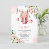 Baby shower en vêtements roses Invitation (Debout devant)