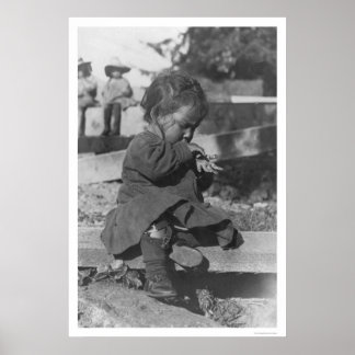 Baby spelen in Nome 1906 Poster