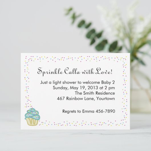 Baby sprinkhanen nodigt u uit met blauwe cupcake kaart (Staand voorkant)