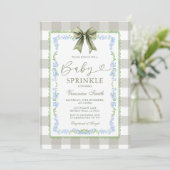 Baby Sprinkle Sage Gingham Floral Bow Invitation  (Debout devant)