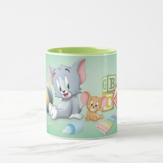 Baby Tom en Jerry die met speelgoed spelen Mok (Midden)