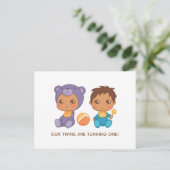 Baby Twins First Birthday Boy Beer Invitation Briefkaart (Staand voorkant)