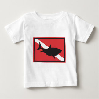 Baby voor haaienduiking