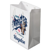 Baby WILE E. COYOTE™ - Wild One Medium Cadeauzakje (Achterkant Gekanteld)