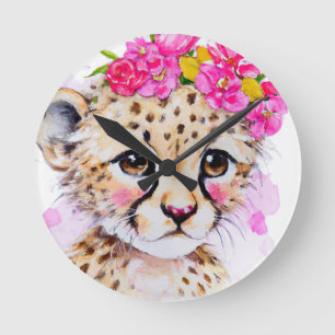 Babyklok Baby Cheeta met Roze Bloemen Kroon Ronde Klok