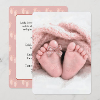 Babymeisjesvoetjes met een polka stip strik kaart
