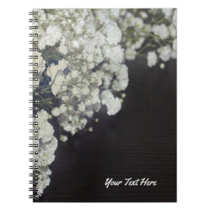 Baby's Breath & Donker Hout Elegante Bloemstuk Aan Notitieboek