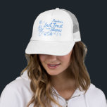 Bachelorette de ski Dernier Toast sur le Casquette<br><div class="desc">Chapeau de camionneur de soirée bachelorette personnalisé. Si vous prévoyez une escapade en bachelorette d'hiver, ces produits Après Ski sont l'ajout parfait pour rendre le week-end spécial! Avec de charmantes illustrations dessinées à la main de skis, cocktails, lapins de neige, boules disco, champagne, bottes de ski, etc., chaque pièce apporte...</div>