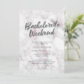 Bachelorette en marbre rose Week-end Invitation (Debout devant)