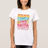 Bachelorette Party Groovy Retro golvende tekst bru T-shirt (Voorkant)