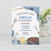 Backyard BBQ BIrthday Invitation (Debout devant)