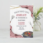 Backyard BBQ Birthday Party Invitation (Debout devant)