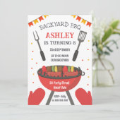 Backyard BBQ Birthday Party Invitation (Debout devant)