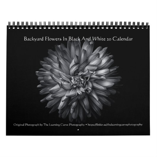 Backyard Flowers In Black And White 20 Kalender (Hoes)