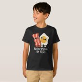 Bacon And Eggs On Toes Funny Toast Pun Dark BG T-shirt (Voorkant volledig)