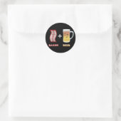 Bacon & bier zijn tot iets (black bkgd) ronde sticker (Tas)