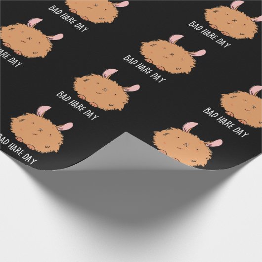 Bad Hare Day Funny Rabbit Pun Dark BG Cadeaupapier (Hoek)