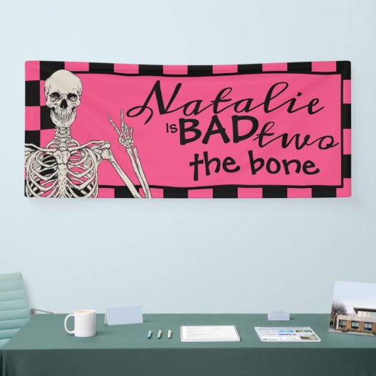 Bad Two Het Bone Halloween 2e Verjaardag Roze Part Spandoek (Beurs)