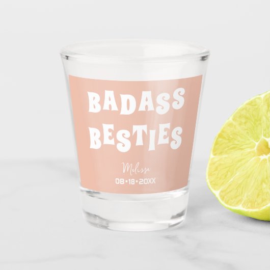 Badass Besties Grappige Bruidsmeisje Favor Foto Gi Shot Glas (Voorkant)