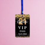 Badge 21e anniversaire black or vip party pass<br><div class="desc">Un badge VIP moderne,  élégant et glamour pour une fête de 21e anniversaire. Un arrière - plan noir décoré de faux confettis d'or. Avec le texte : VIP. Personnalisez et ajoutez le nom et les détails du parti.</div>