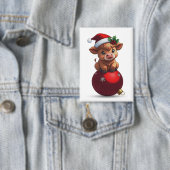 Badge adorable baby highland cow sitting (Insitu)