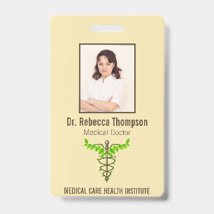 Badge Alternative Médicale Caduceus Green Feuilles Beige