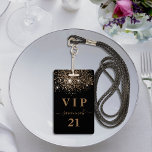 Badge Anniversaire noir or parties scintillant vip invit<br><div class="desc">Un badge moderne, élégant et glamour pour une fête d'anniversaire de 21e (ou tout âge). Un arrière - plan noir avec une parties scintillant en faux or. Personnalisez et ajoutez un nom. Le nom est écrit avec un script de style moderne écrit à la main avec des swashes. Le texte...</div>