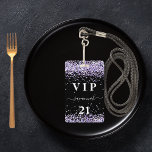 Badge Anniversaire noir violet lavande vip invitation<br><div class="desc">Un badge moderne, élégant et glamour pour une fête d'anniversaire de 21e (ou tout âge). Un badge moderne, élégant et glamour pour une fête d'anniversaire de 21e (ou tout âge). Un arrière - plan noir avec de la poussière de parties scintillant violette, couleur lavande. Avec le texte : VIP. Personnalisez...</div>